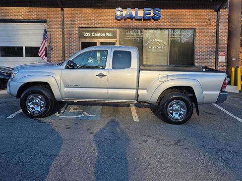 Used 2013 Toyota Tacoma PreRunner w/ SR5 Pkg image 2
