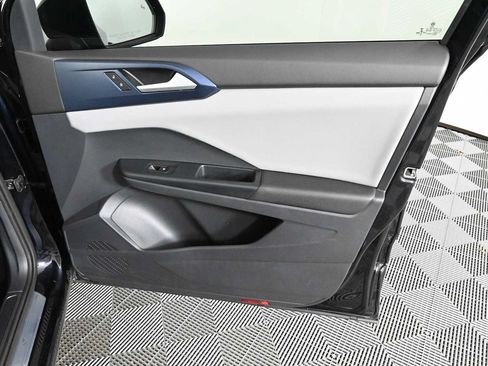 Certified 2023 Volkswagen Taos SE w/ Panoramic Sunroof Package FWD image 9