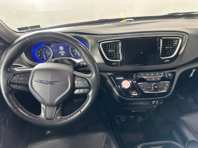 Used 2020 Chrysler Pacifica Touring-L w/ Advanced Safetytec Group AWD/4WD image 7