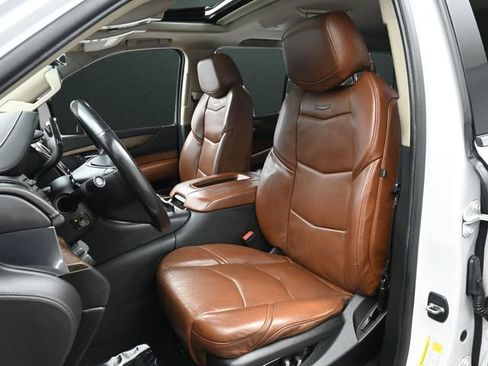 Used 2020 Cadillac Escalade Luxury image 12