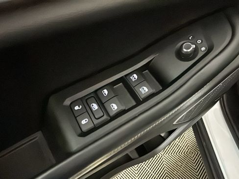 Used 2023 Jeep Grand Cherokee 4WD 4xe image 12