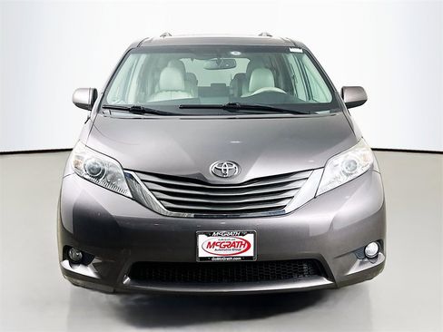 Used 2013 Toyota Sienna XLE image 16
