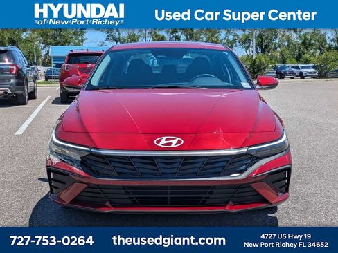 Used 2025 Hyundai Elantra SE FWD image 8