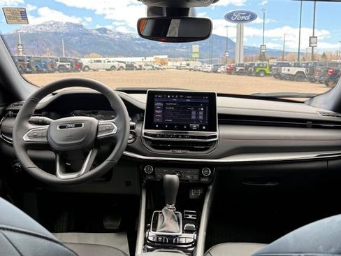 Used 2026 Jeep Compass Trailhawk AWD/4WD image 13