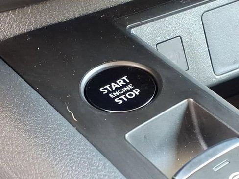 Certified 2025 Nissan Kicks SV image 8