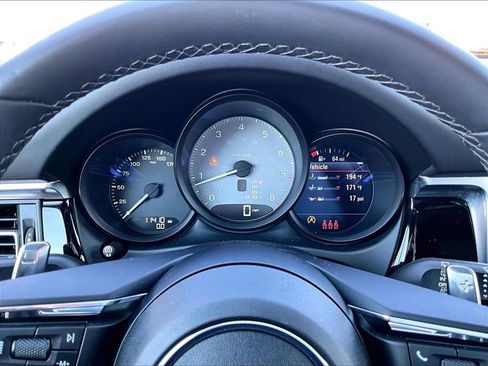 Certified 2022 Porsche Macan S AWD/4WD image 25