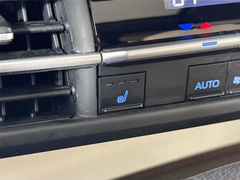 Certified 2023 Toyota Sienna XLE image 7