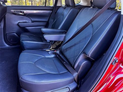 Certified 2021 Toyota Highlander Platinum image 26