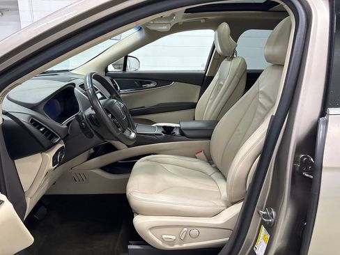 Used 2019 Lincoln Nautilus Select AWD/4WD image 14