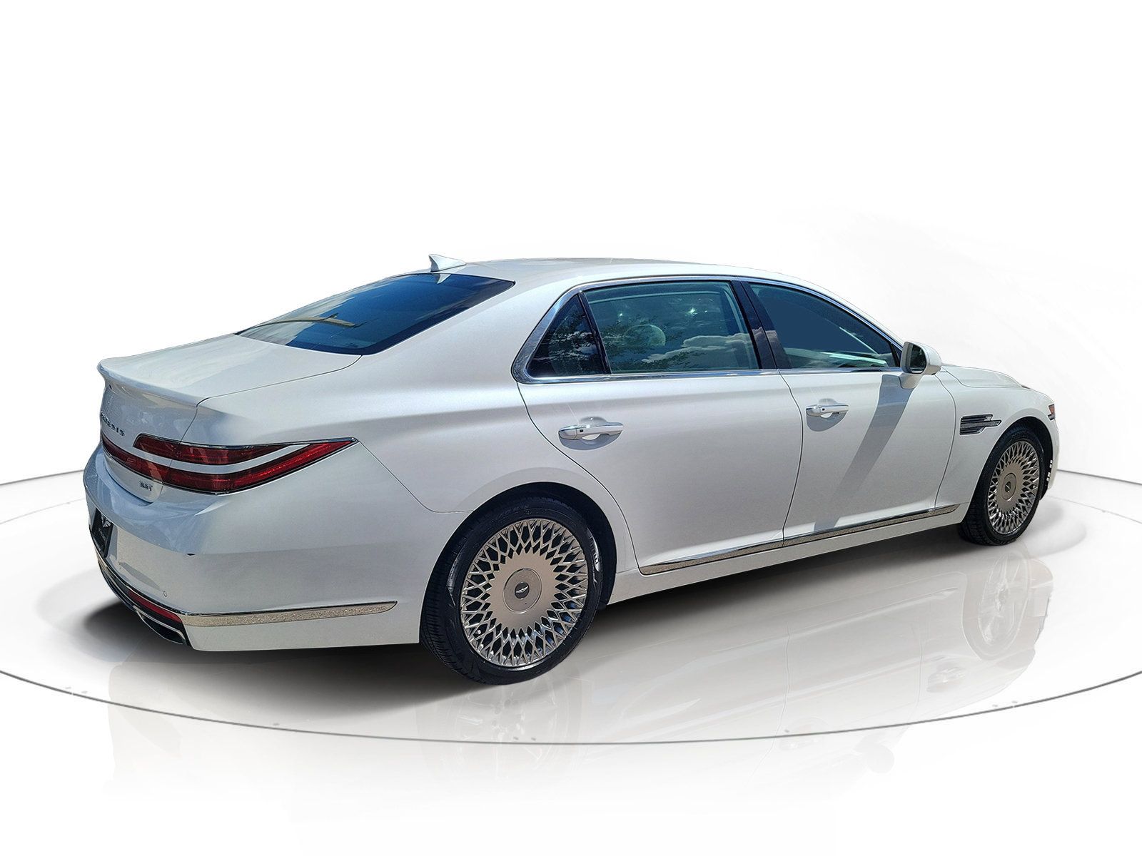 Used 2020 Genesis G90 3.3T Premium RWD image 2