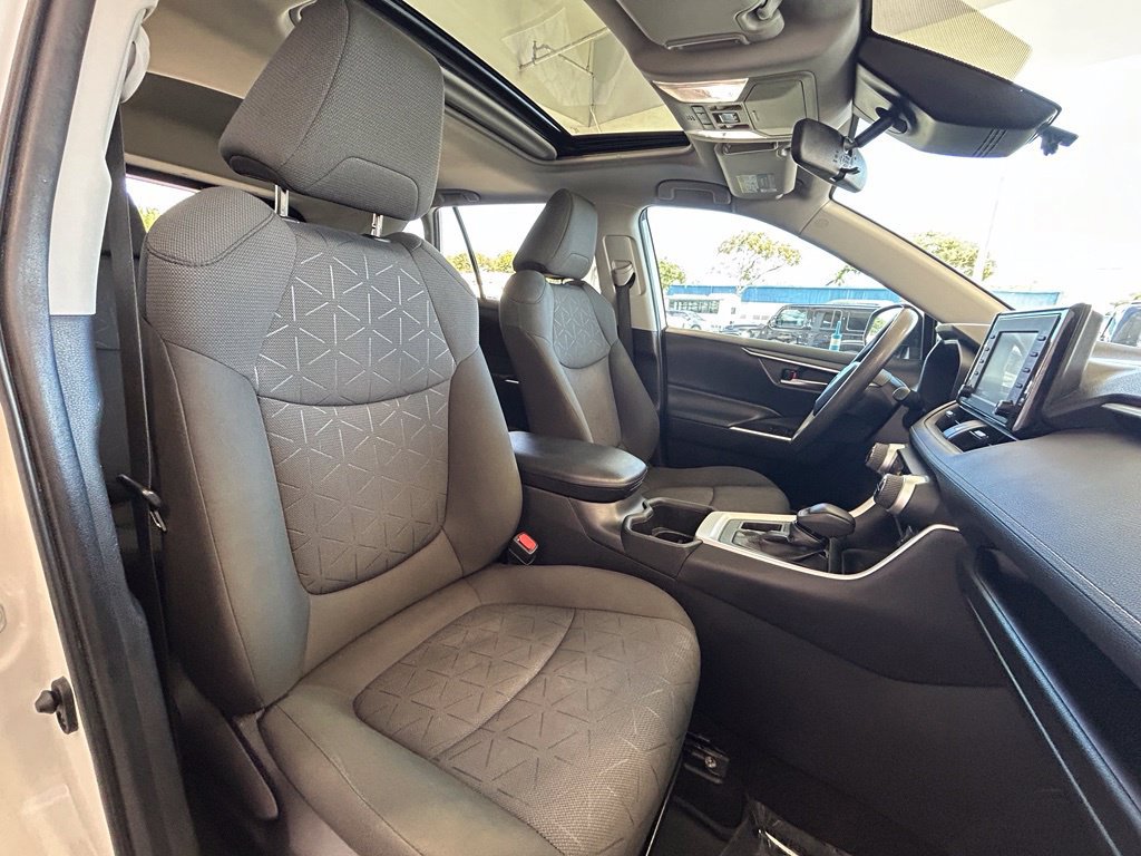 Used 2022 Toyota RAV4 XLE w/ Convenience Package FWD image 29