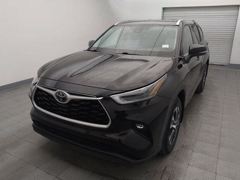 Used 2021 Toyota Highlander XLE image 15
