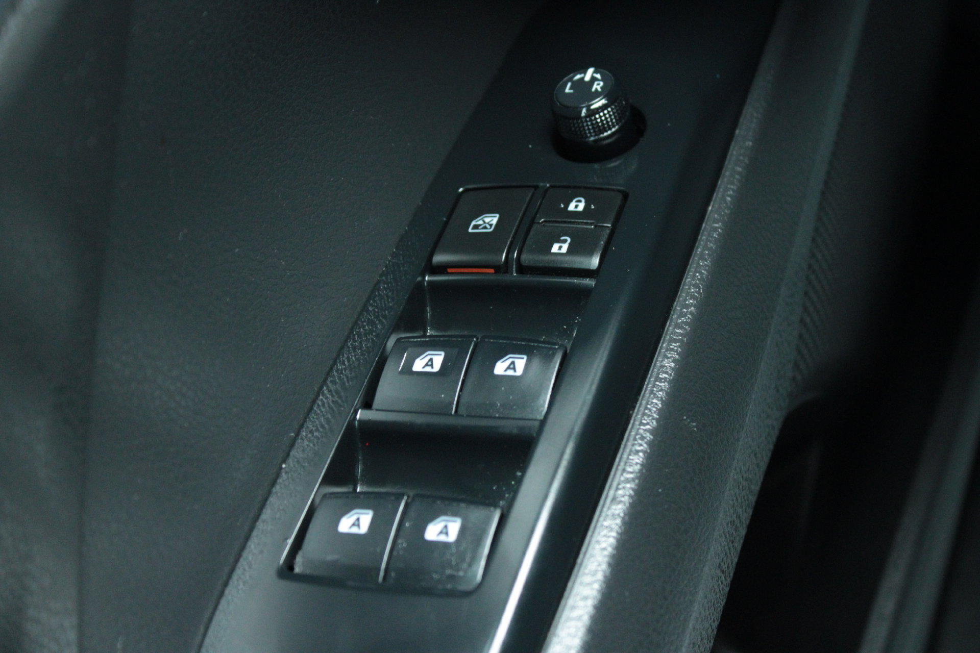 Used 2020 Toyota Camry SE FWD image 22
