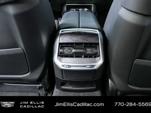 Used 2023 BMW 760i xDrive AWD/4WD image 19