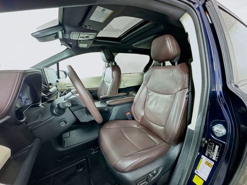 Certified 2023 Toyota Sienna Platinum AWD/4WD image 15