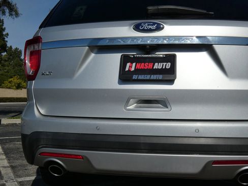 Used 2017 Ford Explorer XLT w/ Equipment Group 202A image 11