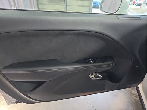 Used 2016 Dodge Challenger SRT Hellcat image 12