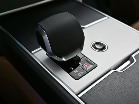 Used 2025 Land Rover Range Rover SE image 20