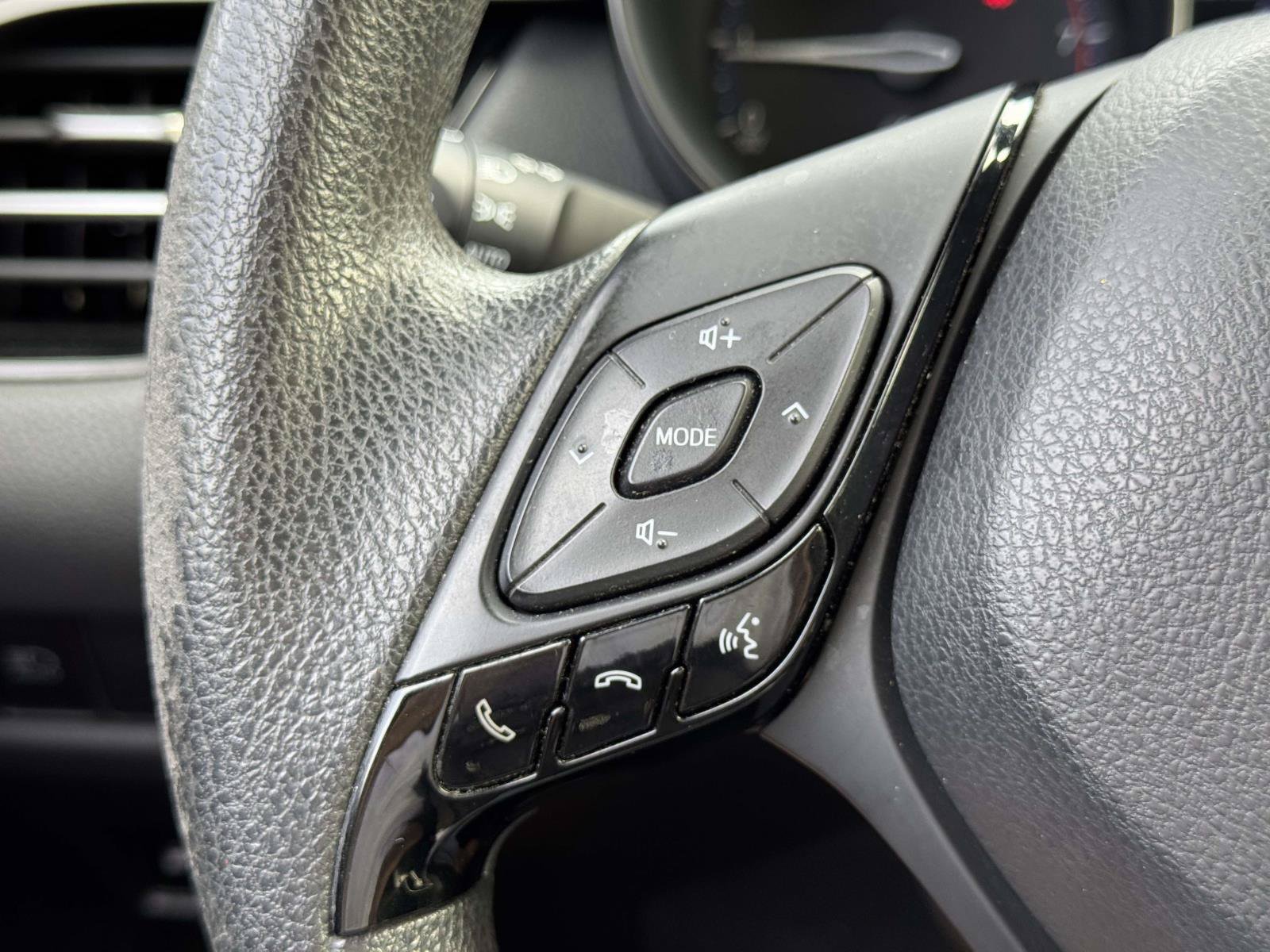 Used 2019 Toyota C-HR LE FWD image 16
