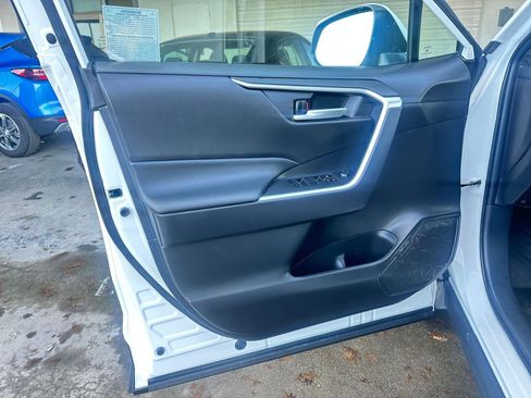 Used 2025 Toyota RAV4 XLE image 20