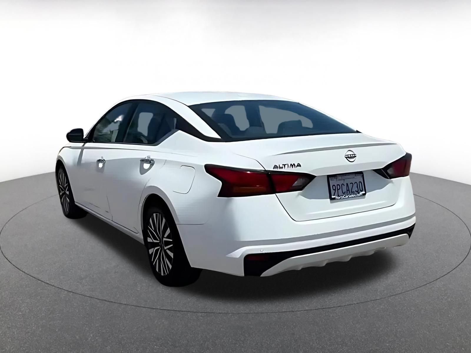 Used 2025 Nissan Altima 2.5 SV FWD image 4