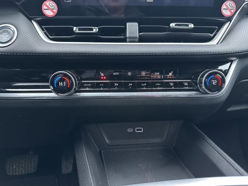 Used 2025 Chevrolet Equinox LT w/ Convenience Package II image 39