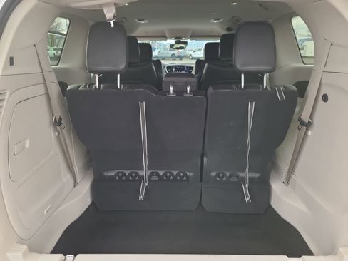 Used 2023 Chrysler Pacifica Touring-L image 27