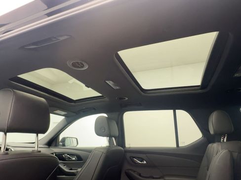 Certified 2023 Chevrolet Traverse RS image 16