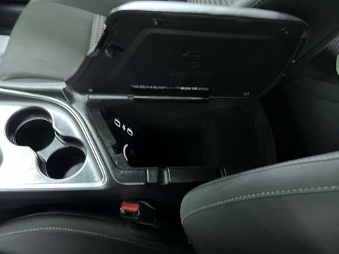 Used 2018 Dodge Challenger R/T RWD image 27