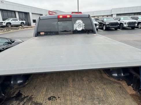 Used 2017 RAM 1500 Classic SLT image 6