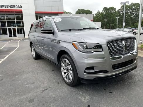 Used 2024 Lincoln Navigator L Reserve AWD/4WD image 2