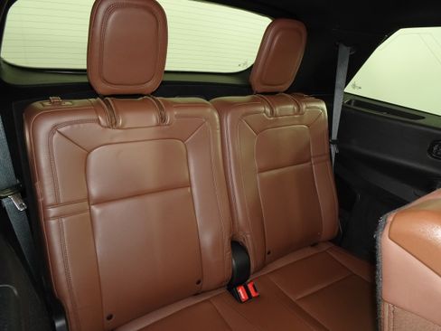 Used 2020 Lincoln Aviator Reserve w/ Class IV Trailer Tow Package image 38