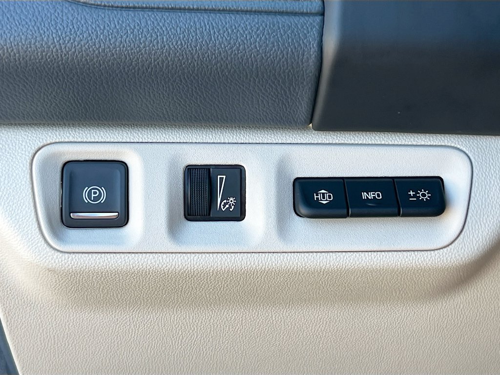 Used 2023 GMC Acadia Denali w/ Denali Technology Package FWD image 10