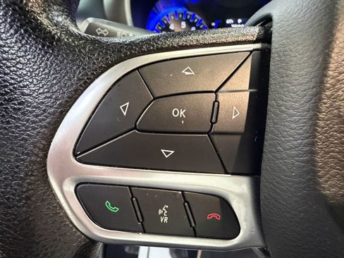 Used 2021 Chrysler Voyager Lxi image 46