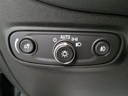 Used 2020 Chevrolet Equinox LT w/ Driver Convenience Package image 24