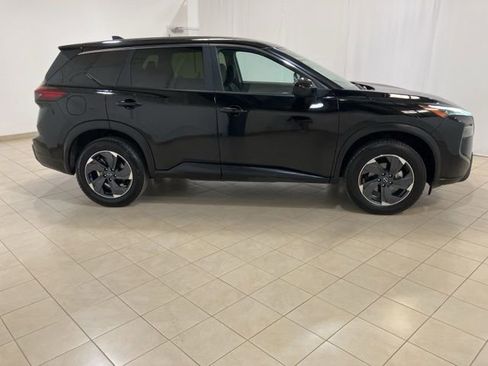 Used 2024 Nissan Rogue SV image 6