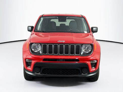 Used 2023 Jeep Renegade Latitude AWD/4WD image 2