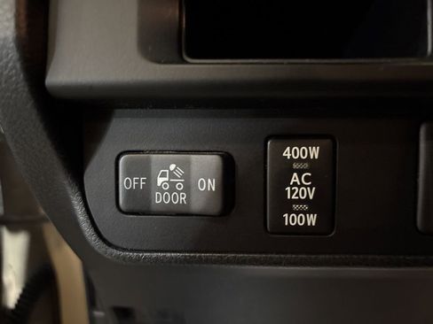 Used 2016 Toyota Tacoma Limited w/ Towing Package image 18