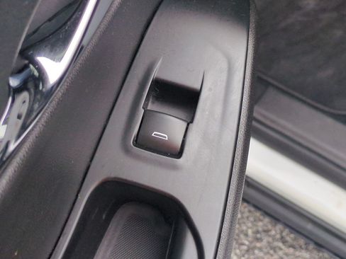 Used 2022 Chevrolet Traverse RS FWD image 29