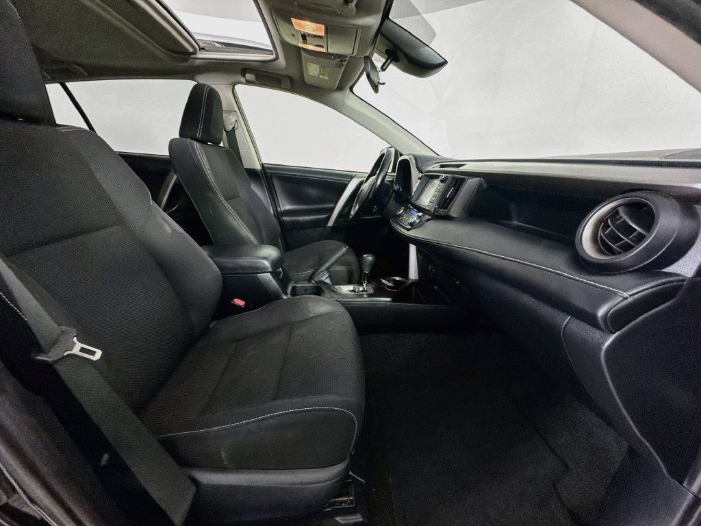 Used 2018 Toyota RAV4 XLE w/ Carpet Mat Package AWD/4WD image 35