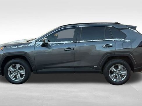 Used 2022 Toyota RAV4 XLE image 4