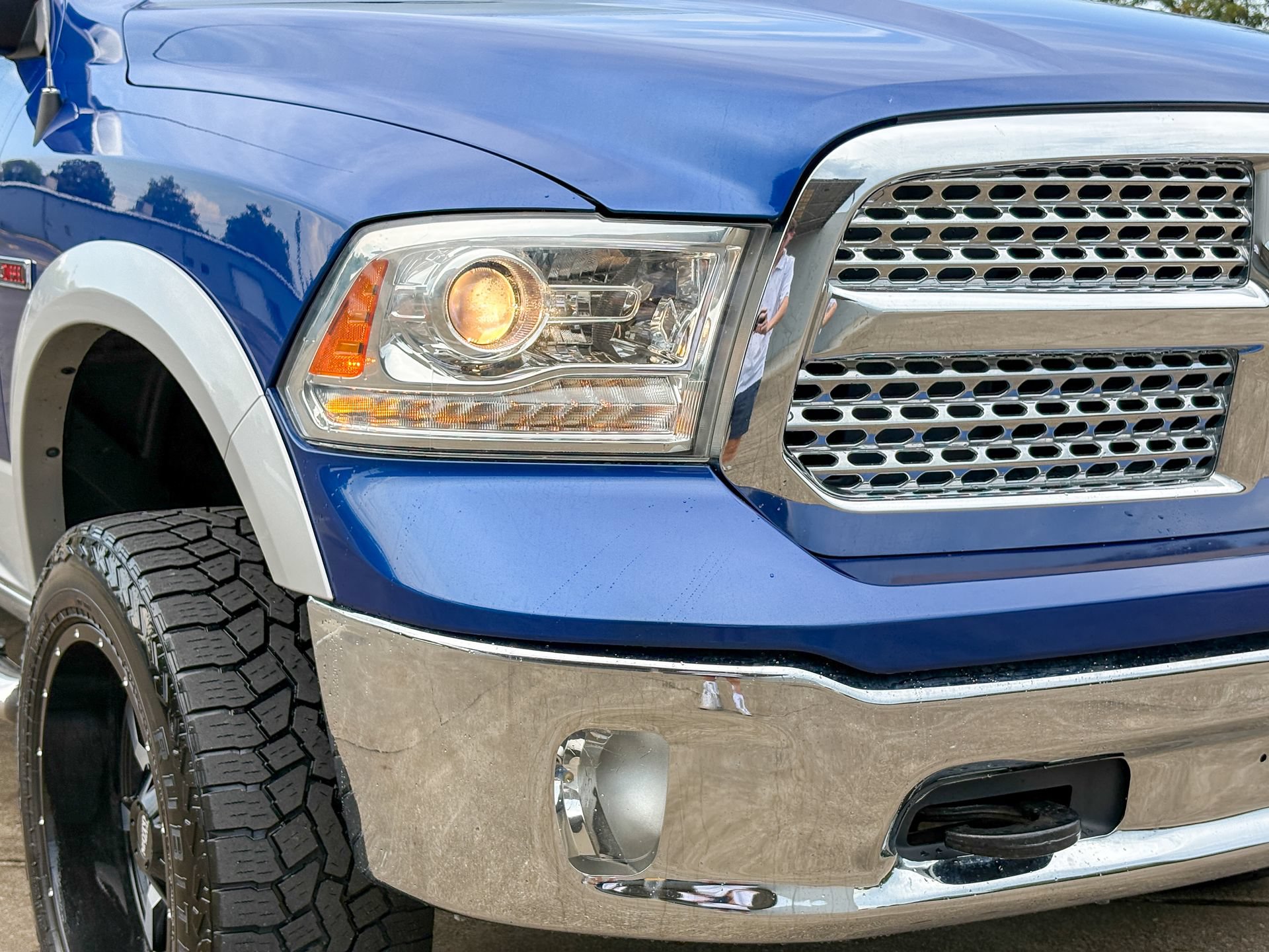 Used 2016 RAM 1500 Laramie w/ Convenience Group AWD/4WD image 3