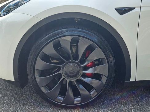 Used 2023 Tesla Model Y Performance AWD/4WD image 18