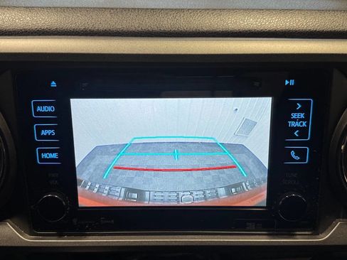 Used 2017 Toyota Tacoma TRD Off-Road image 24