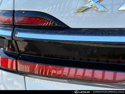 Used 2023 BMW X7 xDrive40i w/ Executive Package image 11