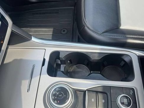 Used 2022 Ford Explorer XLT w/ Equipment Group 202A AWD/4WD image 14