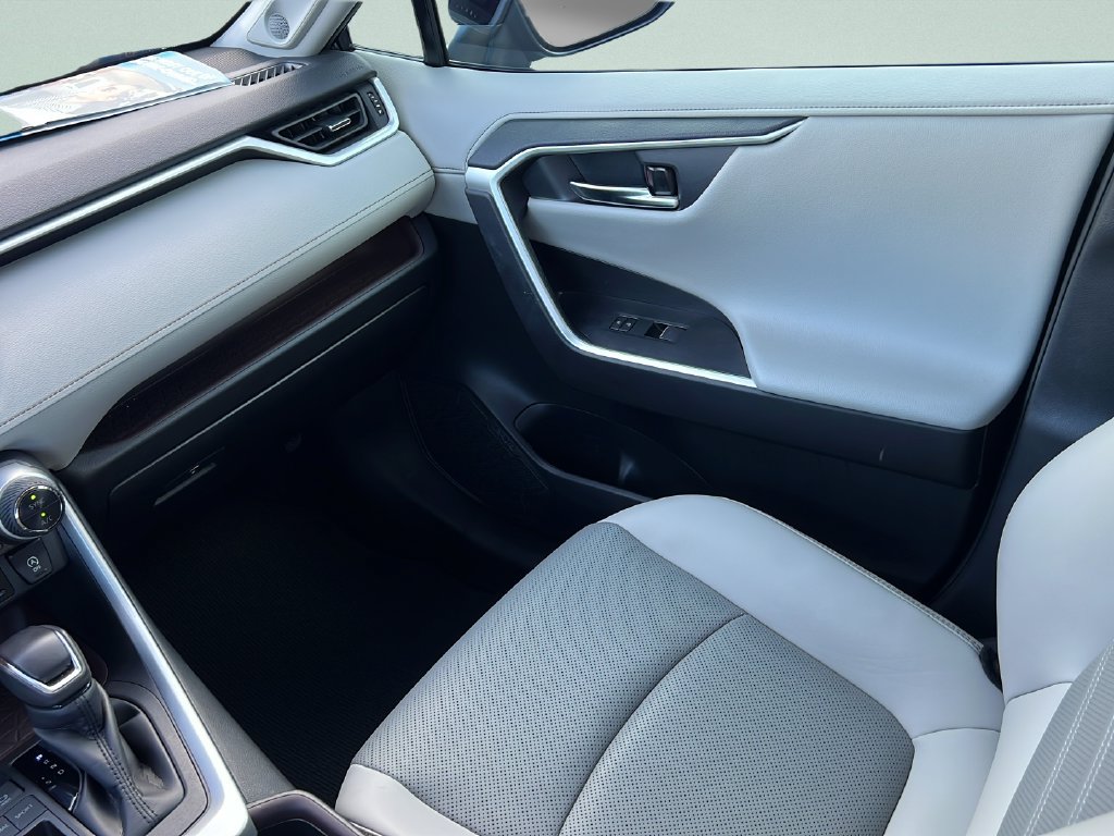 Used 2024 Toyota RAV4 Limited FWD image 13
