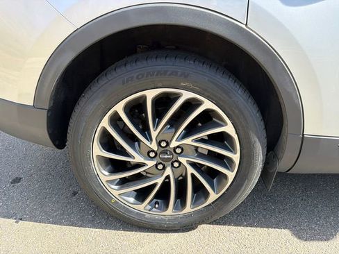 Used 2019 Lincoln Nautilus Reserve w/ Driver Assistance Package image 17