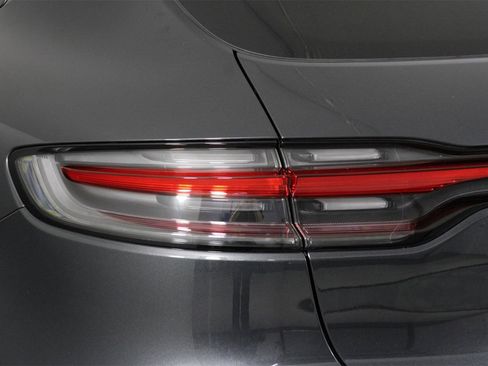 Used 2025 Porsche Macan image 21