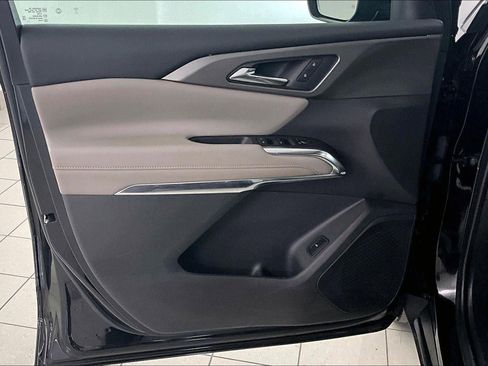 Used 2025 Chevrolet Traverse LT image 20